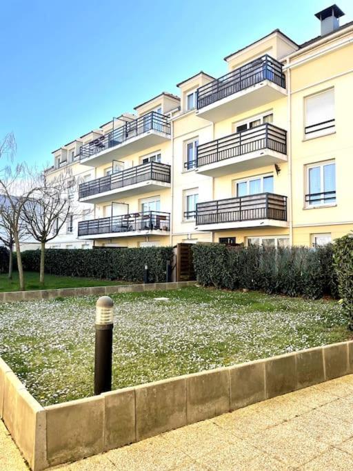 Apartmán Grand F3 A 30Mn De Paris - Terrasse + Parking Prive Saint-Ouen-l'Aumone Exteriér fotografie